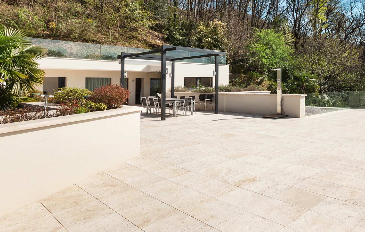 Keramische Terrassenplatten - die moderne Terrasse moderne große Keramikterrasse