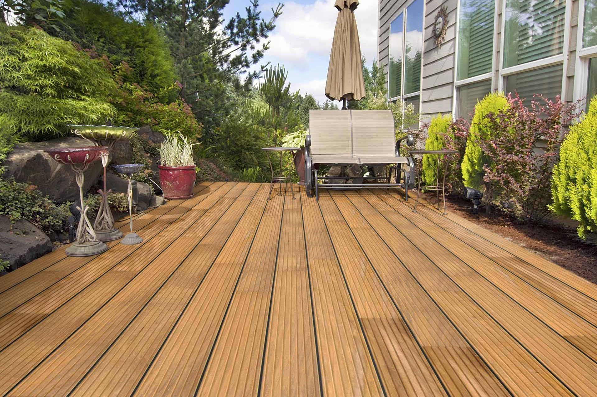 Holzhandel Weckesser Terrassendielen in Schotten